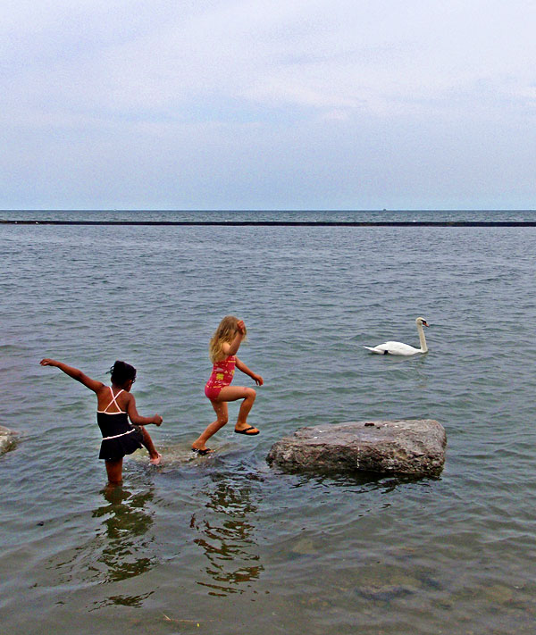 ari-and-tye-at-the-beach